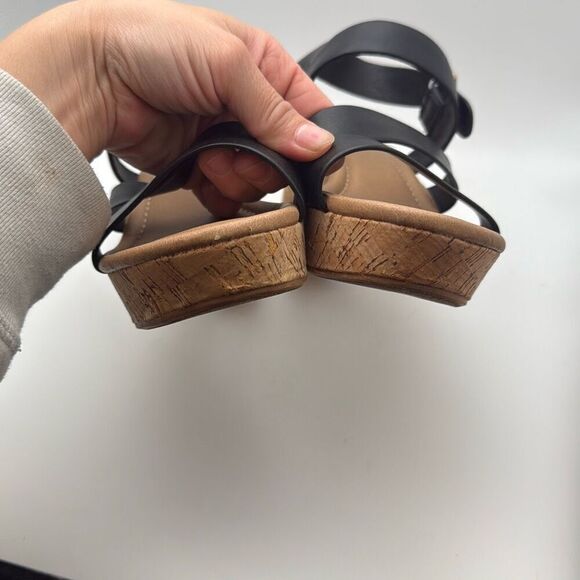 CUSHIONAIRE Women's Russ cork wedge sandal +Memory Foam SIZE 8 BLACK PREOWNED - Picture 6 of 7